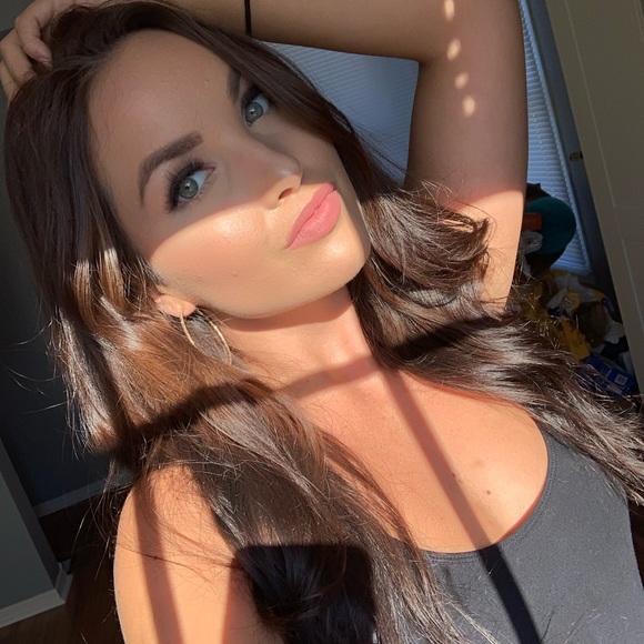 Meet your Posher, Jessica - Picture 1 of 1